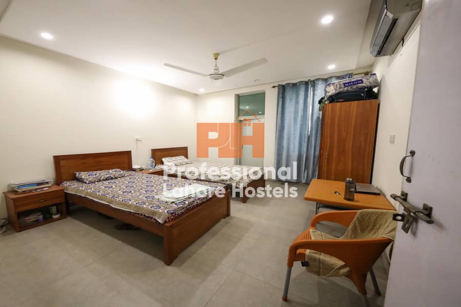Neat and Clean Hostel Accomodation available in Garden Town, Lahore 0