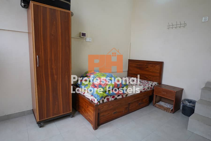 Neat and Clean Hostel Accomodation available in Garden Town, Lahore 1