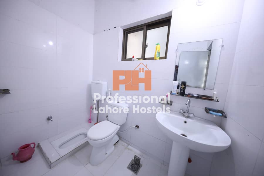 Neat and Clean Hostel Accomodation available in Garden Town, Lahore 4