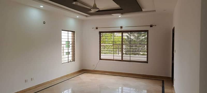 4 BEDROOMS UPPER PORTION IS AVAILABLE FOR RENT. 7