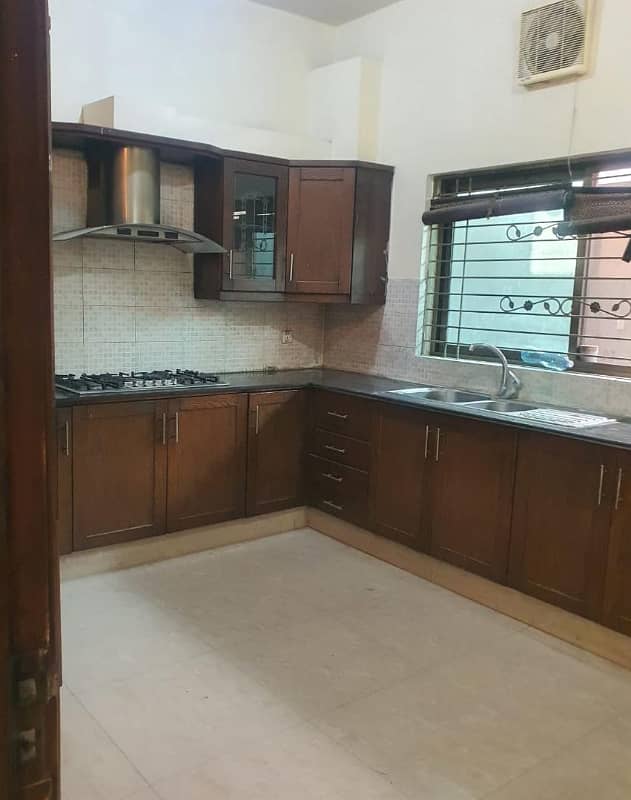 3 Beds 1 Kanal Prime Location Upper Portion For Rent In Ex Air Avenue DHA Phase 8 1