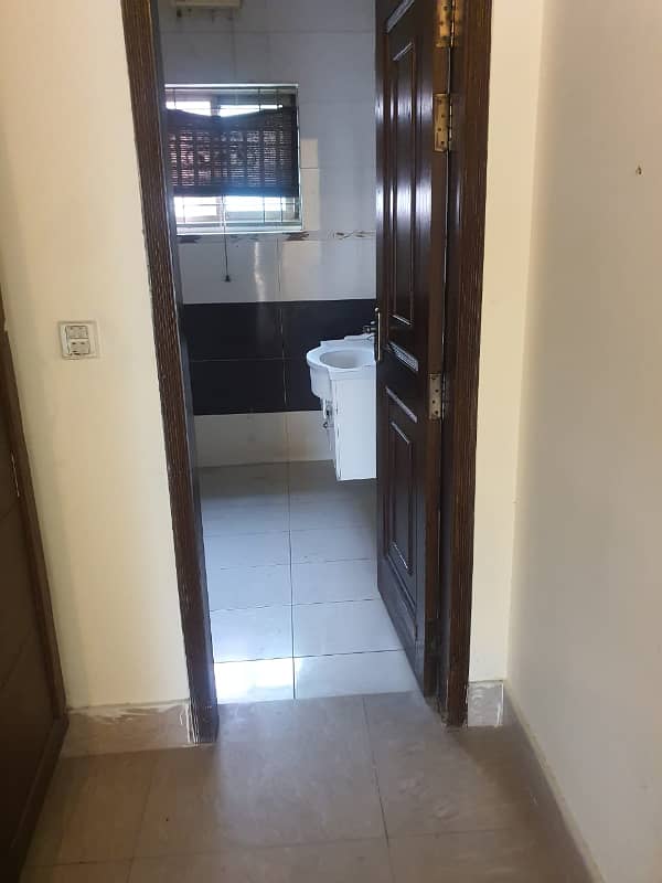 3 Beds 1 Kanal Prime Location Upper Portion For Rent In Ex Air Avenue DHA Phase 8 2