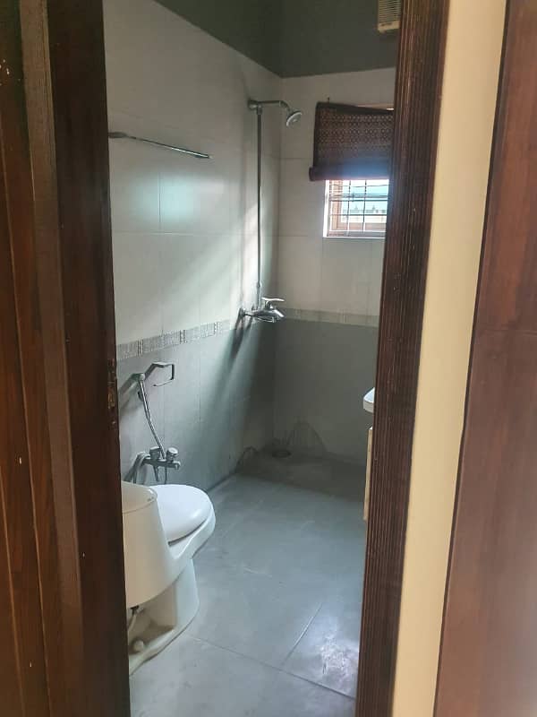 3 Beds 1 Kanal Prime Location Upper Portion For Rent In Ex Air Avenue DHA Phase 8 3