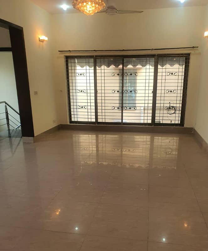 3 Beds 1 Kanal Prime Location Upper Portion For Rent In Ex Air Avenue DHA Phase 8 0