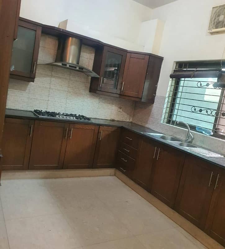 3 Beds 1 Kanal Prime Location Upper Portion For Rent In Ex Air Avenue DHA Phase 8 7