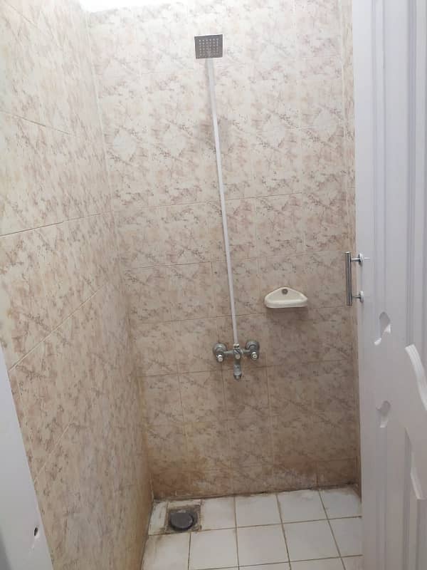 Sharing room for rent in g11 Islamabad 1