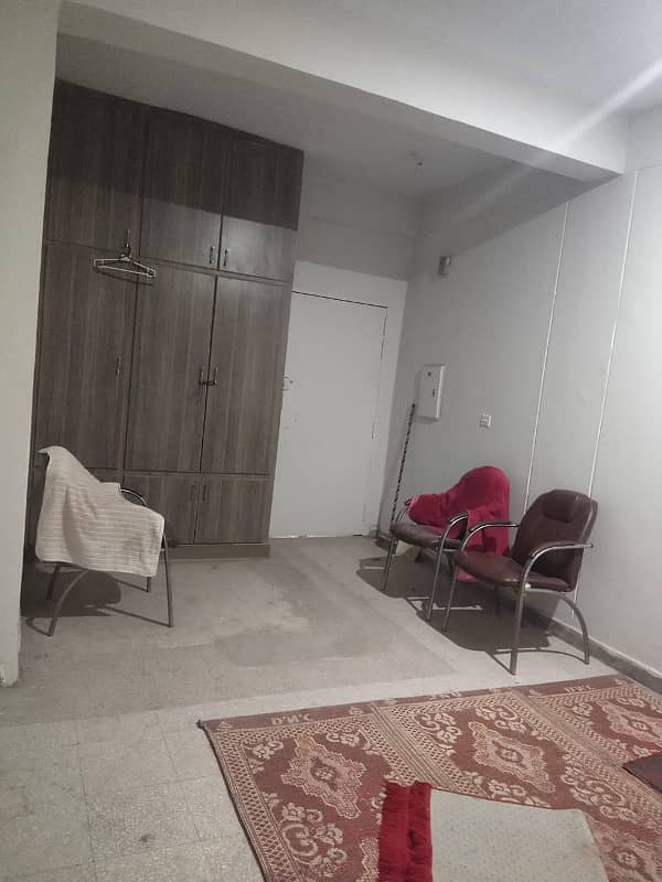 Sharing room for rent in g11 Islamabad 7