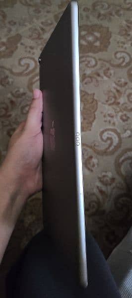 Ipad Pro 10.5 Celluar 128GB With Folding Cover 10/9 Condition 3