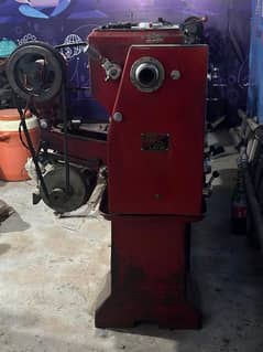 Lathe machine 5ft v good position running