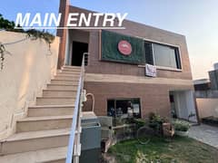 MM ALAM ROAD HOT LOCATION UPPER PORTION FOR RENT