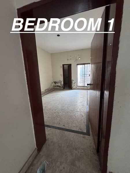 MM ALAM ROAD HOT LOCATION UPPER PORTION FOR RENT 14