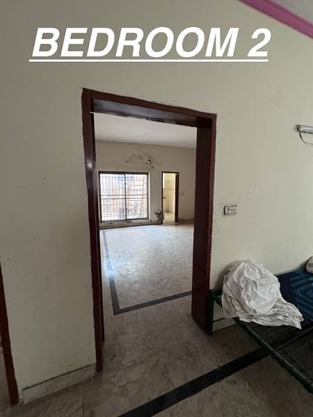MM ALAM ROAD HOT LOCATION UPPER PORTION FOR RENT 15