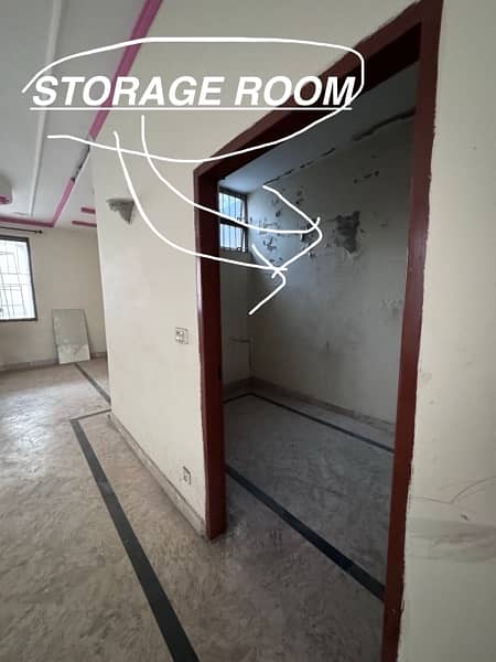 MM ALAM ROAD HOT LOCATION UPPER PORTION FOR RENT 16