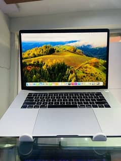 MacBook Pro 2018 15.4inch Retina Display 0