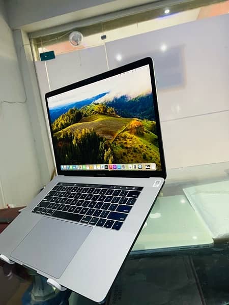 MacBook Pro 2018 15.4inch Retina Display 1