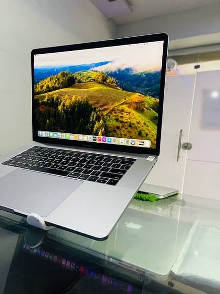 MacBook Pro 2018 15.4inch Retina Display 8