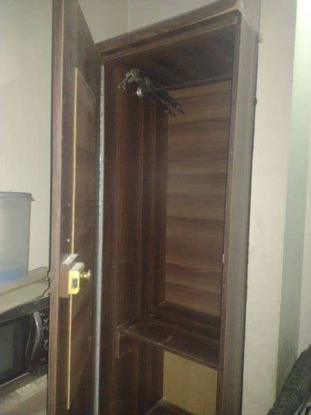 single door almari chipboard used  4000 3