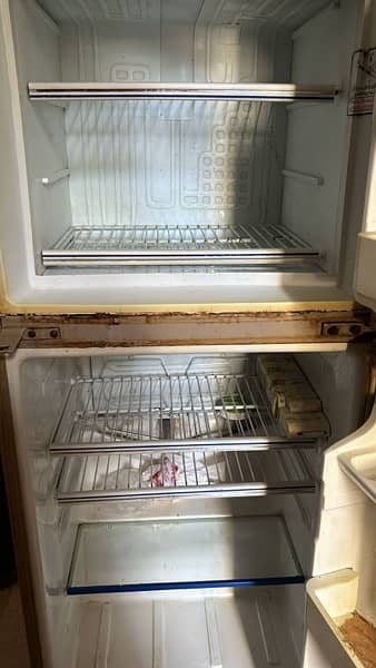 dawlance fridge 10/8condition 3