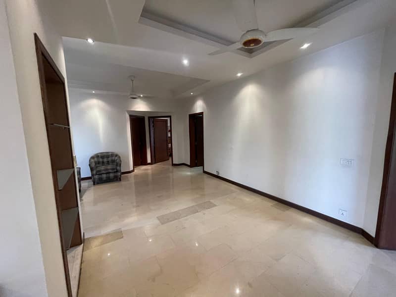 1 Kanal Fully Furnished Beauitfull House Avilable For rent In Suigas, Lahore 5
