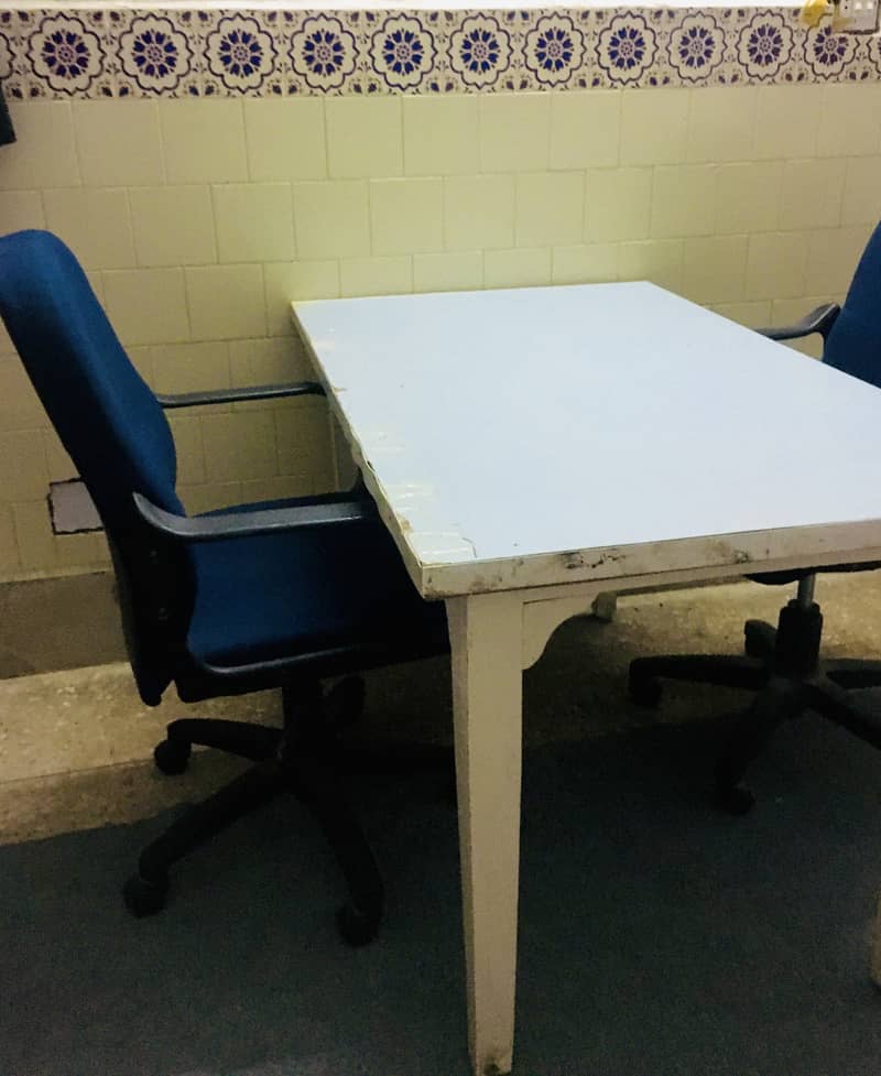 Office Chair and Table 3