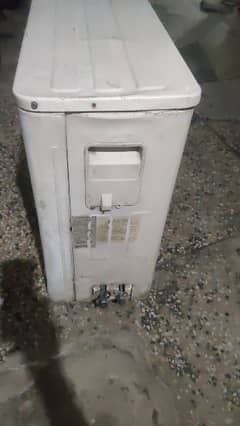 2 ton  ac good condition for urgent seal