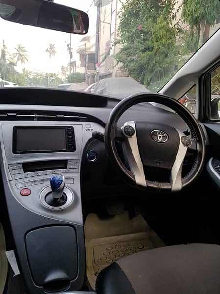 Toyota Prius 2015 full origional 9