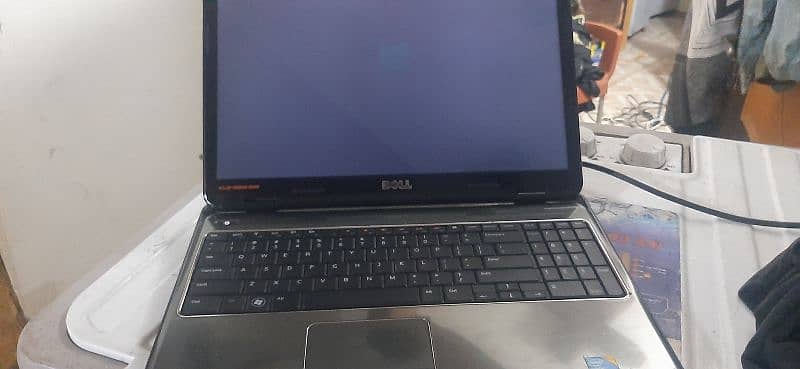 Dell core i3 look like brand new 6 gb ram 500 gb hard 8