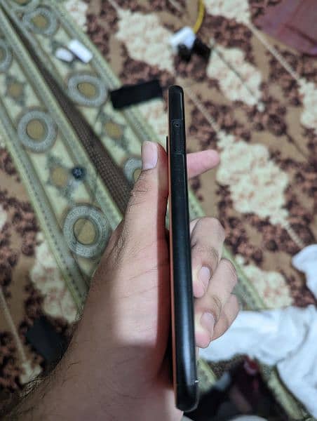 Google pixel 4 , Orange Colour , 9.5/10 Condition 4