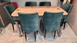 Stylish Dinning table for sale