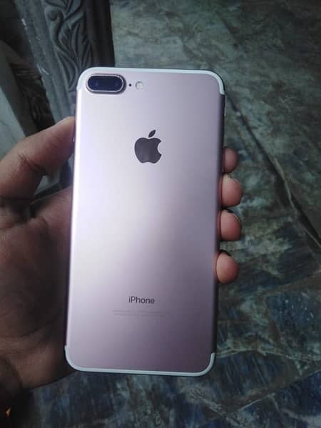 iphon 7 plus, 128 gb, scrathless, exchange pssible with up model iphon 2