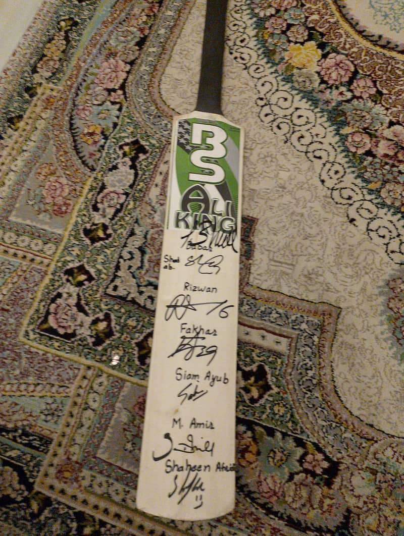Bat signed by every batsman in Pakistan national cri(Price negotiable) 1