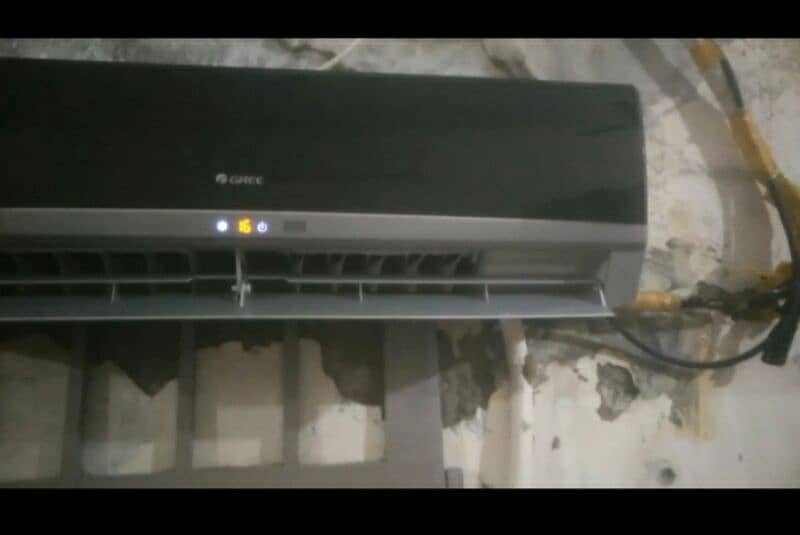 GREE 1.5 ton inverter heat and cool 3