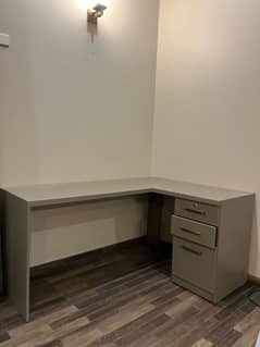 L- Shaped Study Table in Mint Condition 0