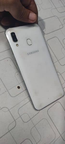Samsung Galaxy A30 4 64 for sale or exchange 2