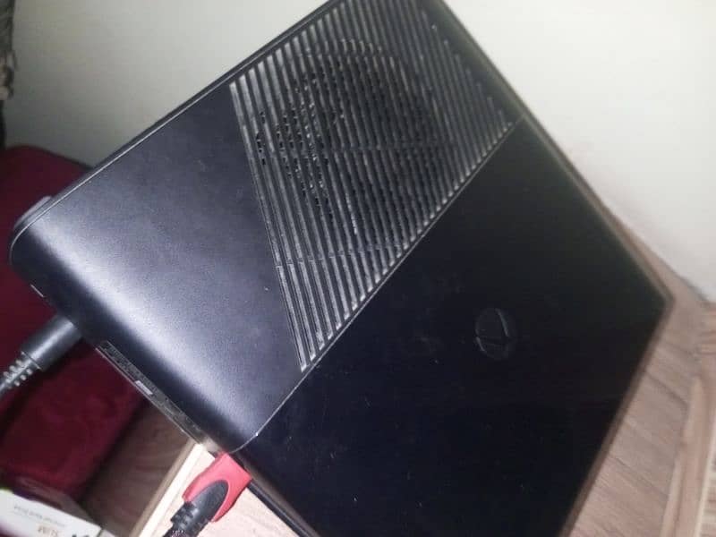 Xbox 360 + wire controller not JTAG but Plus one CD 1