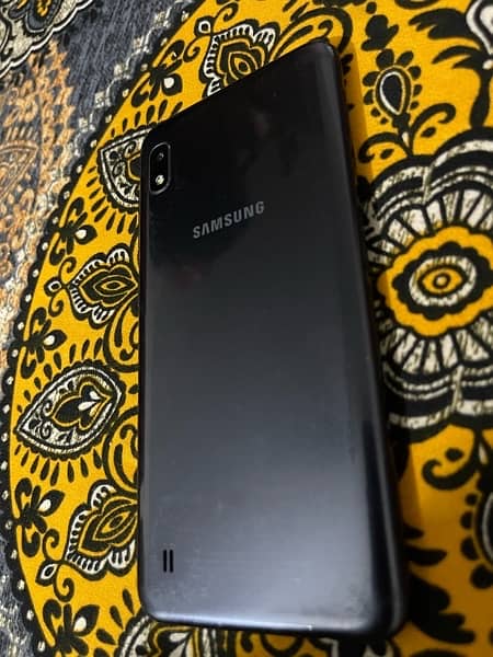 Samsung A10 2 32 with charger 1