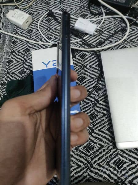 Vivo y20 4/64 orignal charger with box 4