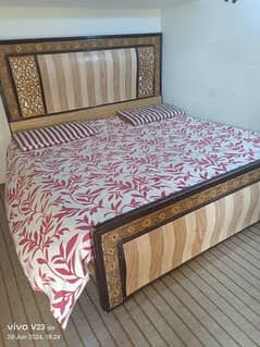 wooden bed with mattress 6fit normal condition 0