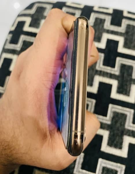 iPhone Xs Max Gold Colour 64Gb Pta Approved 3