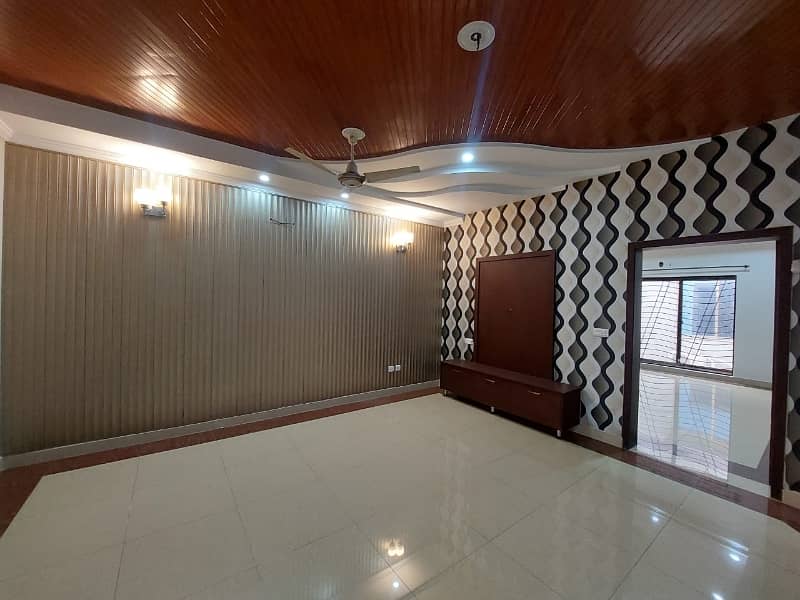 10 MARLA LIKE NEW IDEAL LOCATION EXCELLENT PORTION FOR RENT IN BAHRIA TOWN LAHORE 6