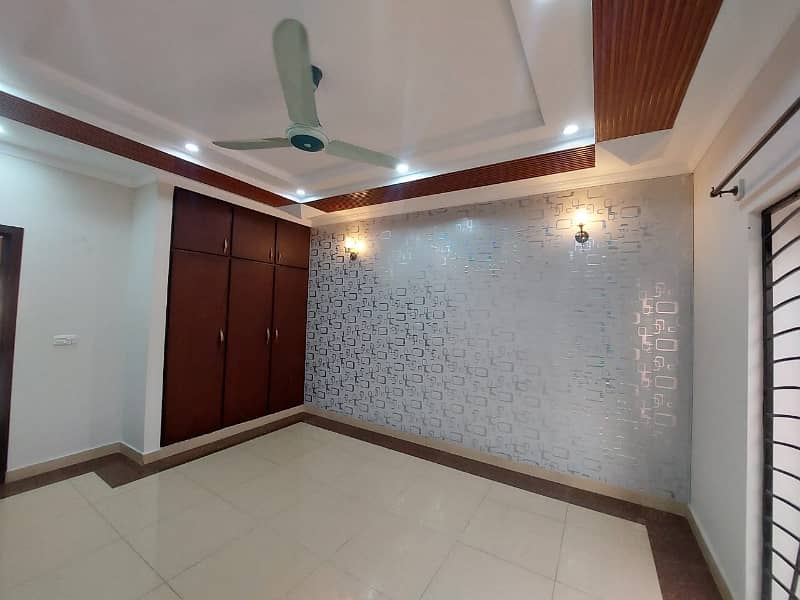 10 MARLA LIKE NEW IDEAL LOCATION EXCELLENT PORTION FOR RENT IN BAHRIA TOWN LAHORE 7