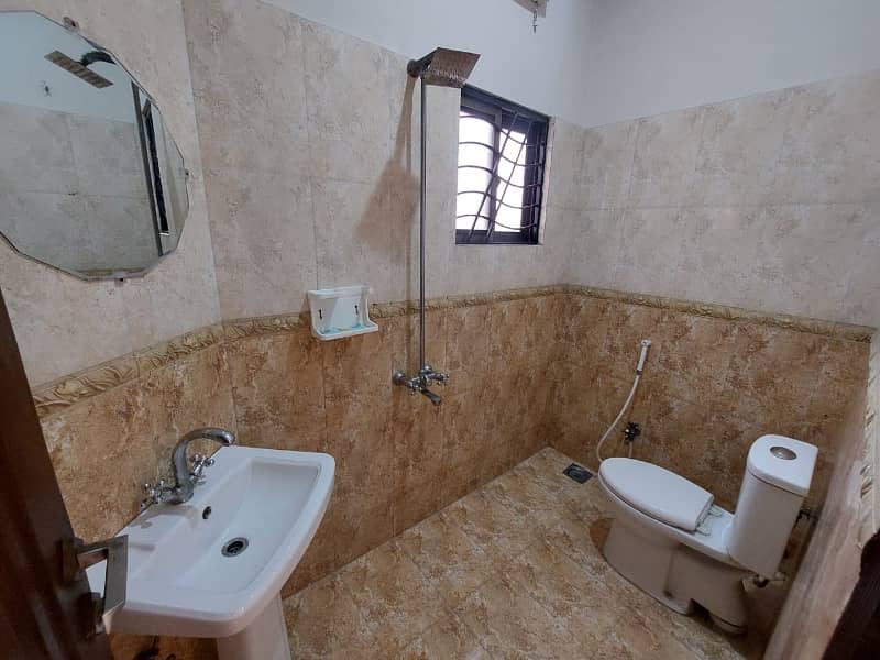 10 MARLA LIKE NEW IDEAL LOCATION EXCELLENT PORTION FOR RENT IN BAHRIA TOWN LAHORE 11