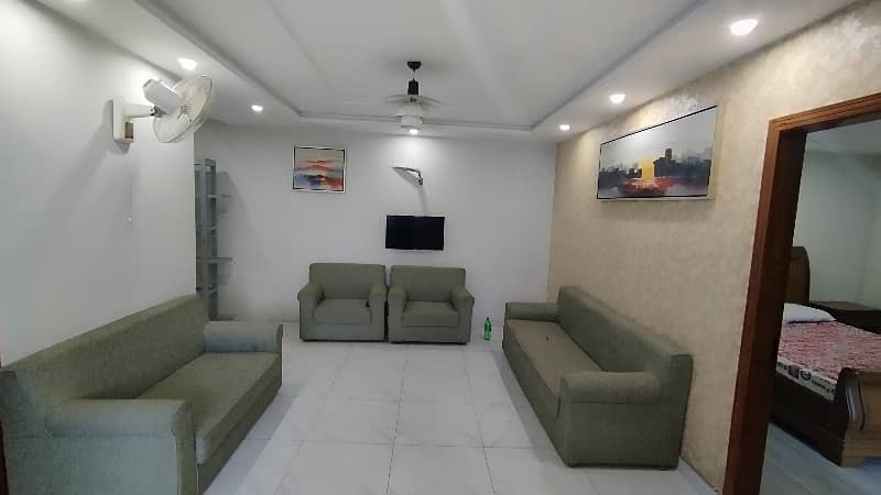 2 BED FULLY LUXURY FURNISH IDEAL LOCATION EXCELLENT FLAT FOR RENT IN BAHRIA TOWN LAHORE 2