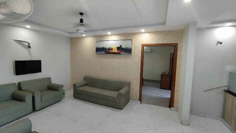 2 BED FULLY LUXURY FURNISH IDEAL LOCATION EXCELLENT FLAT FOR RENT IN BAHRIA TOWN LAHORE 3