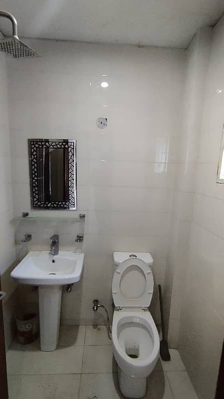 2 BED FULLY LUXURY FURNISH IDEAL LOCATION EXCELLENT FLAT FOR RENT IN BAHRIA TOWN LAHORE 18