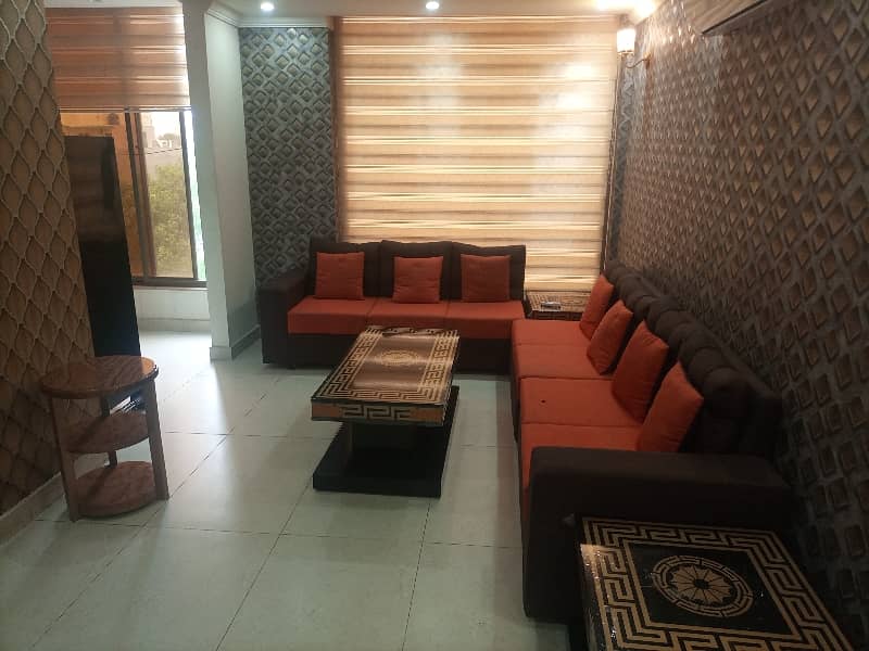 1 BED FULLY LUXURY FURNISH IDEAL LOCATION EXCELLENT FLAT FOR RENT IN BAHRIA TOWN LAHORE 1