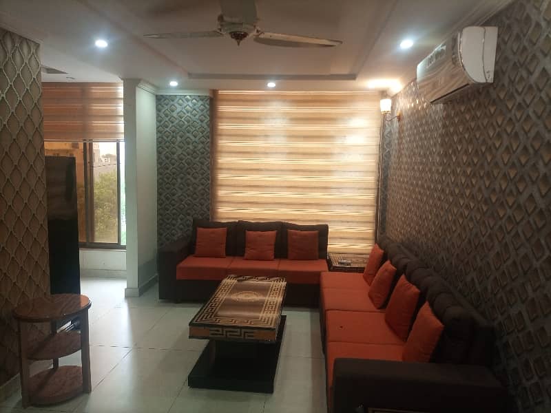 1 BED FULLY LUXURY FURNISH IDEAL LOCATION EXCELLENT FLAT FOR RENT IN BAHRIA TOWN LAHORE 2