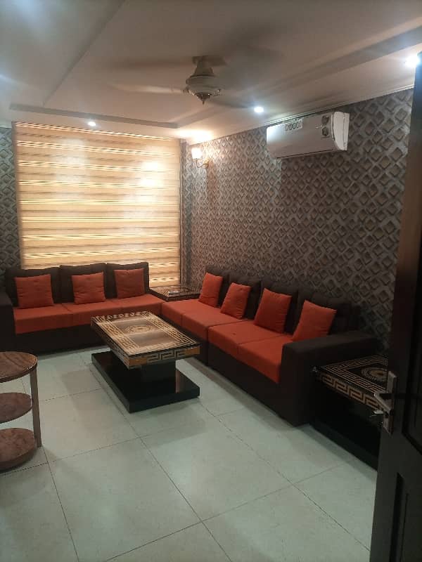 1 BED FULLY LUXURY FURNISH IDEAL LOCATION EXCELLENT FLAT FOR RENT IN BAHRIA TOWN LAHORE 3