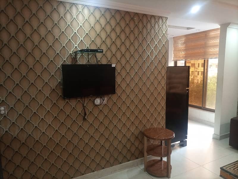 1 BED FULLY LUXURY FURNISH IDEAL LOCATION EXCELLENT FLAT FOR RENT IN BAHRIA TOWN LAHORE 7