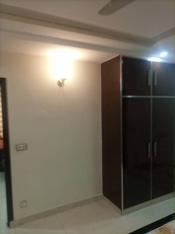 1 BED FULLY LUXURY FURNISH IDEAL LOCATION EXCELLENT FLAT FOR RENT IN BAHRIA TOWN LAHORE 8